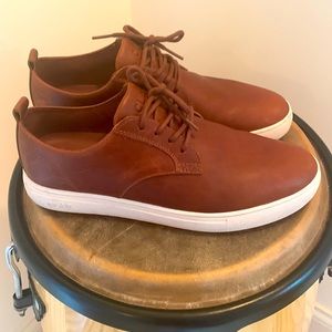 Excellent condition Clae shoes. Very comfortable and stylish. Casual or dressy.